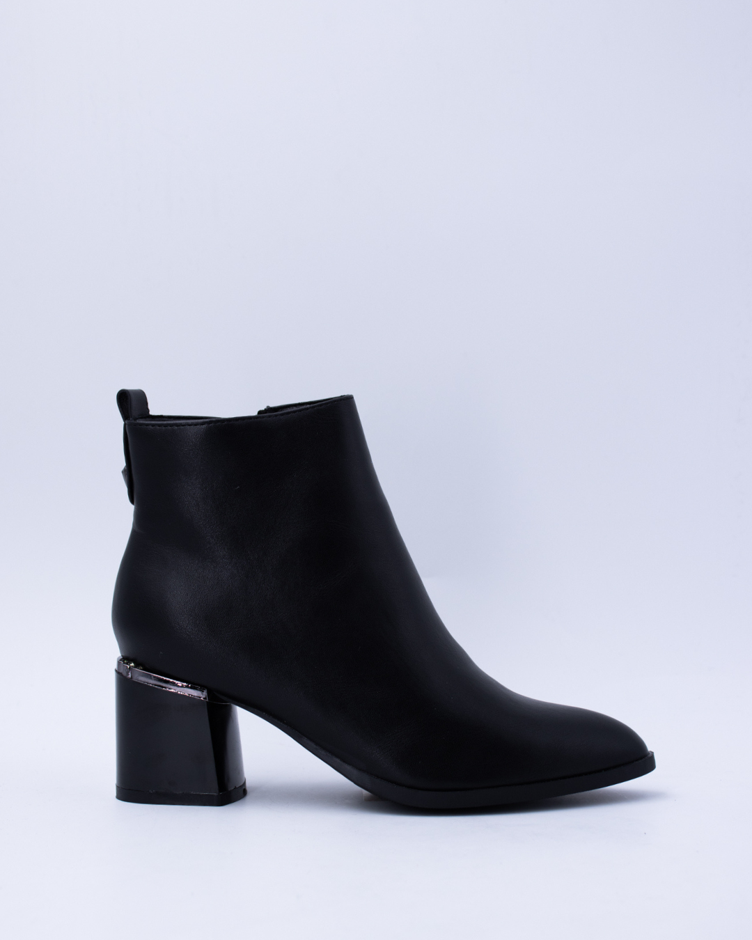 Boots Lora