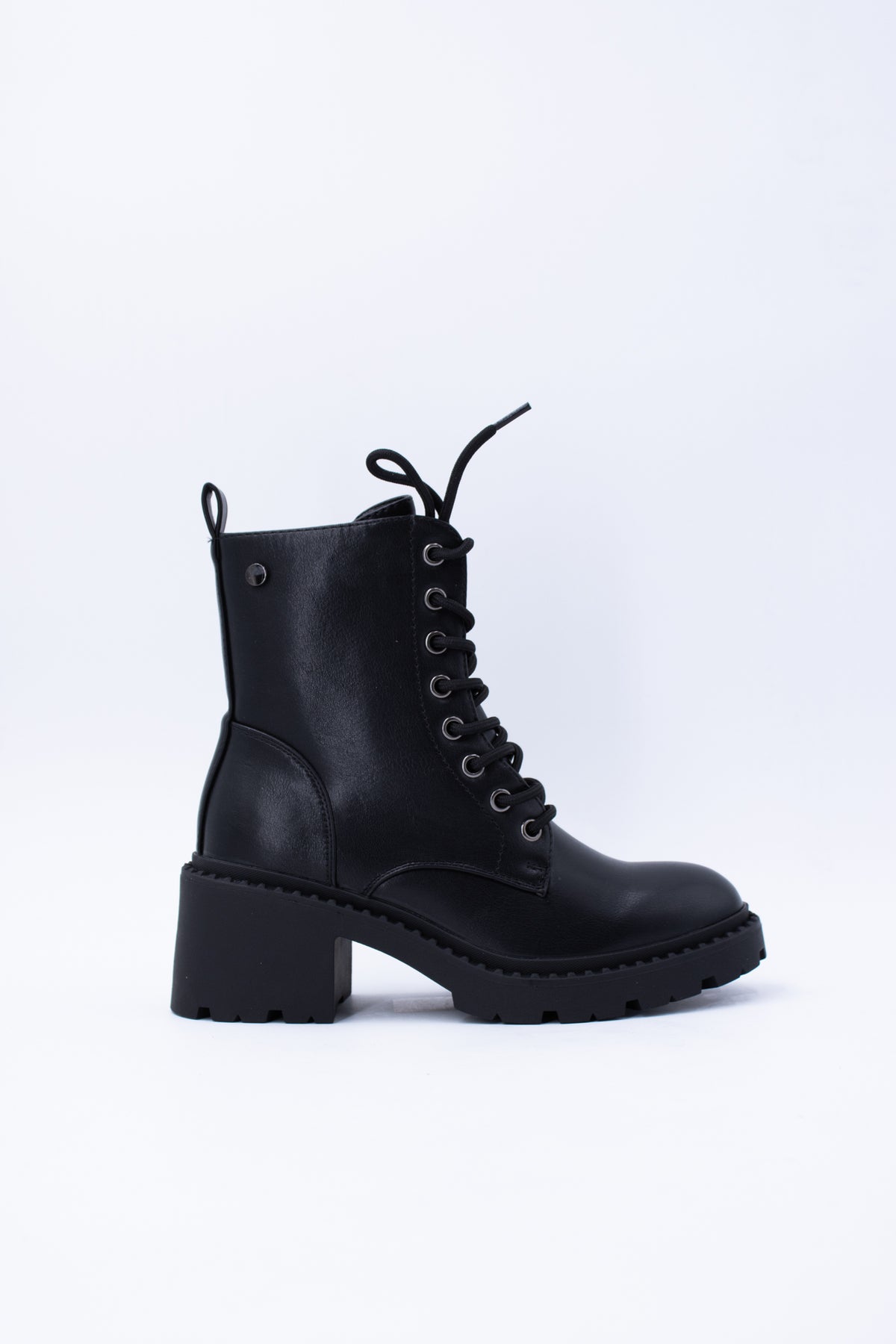 Boots Tina