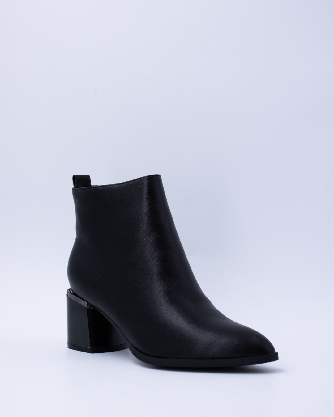 Boots Lora