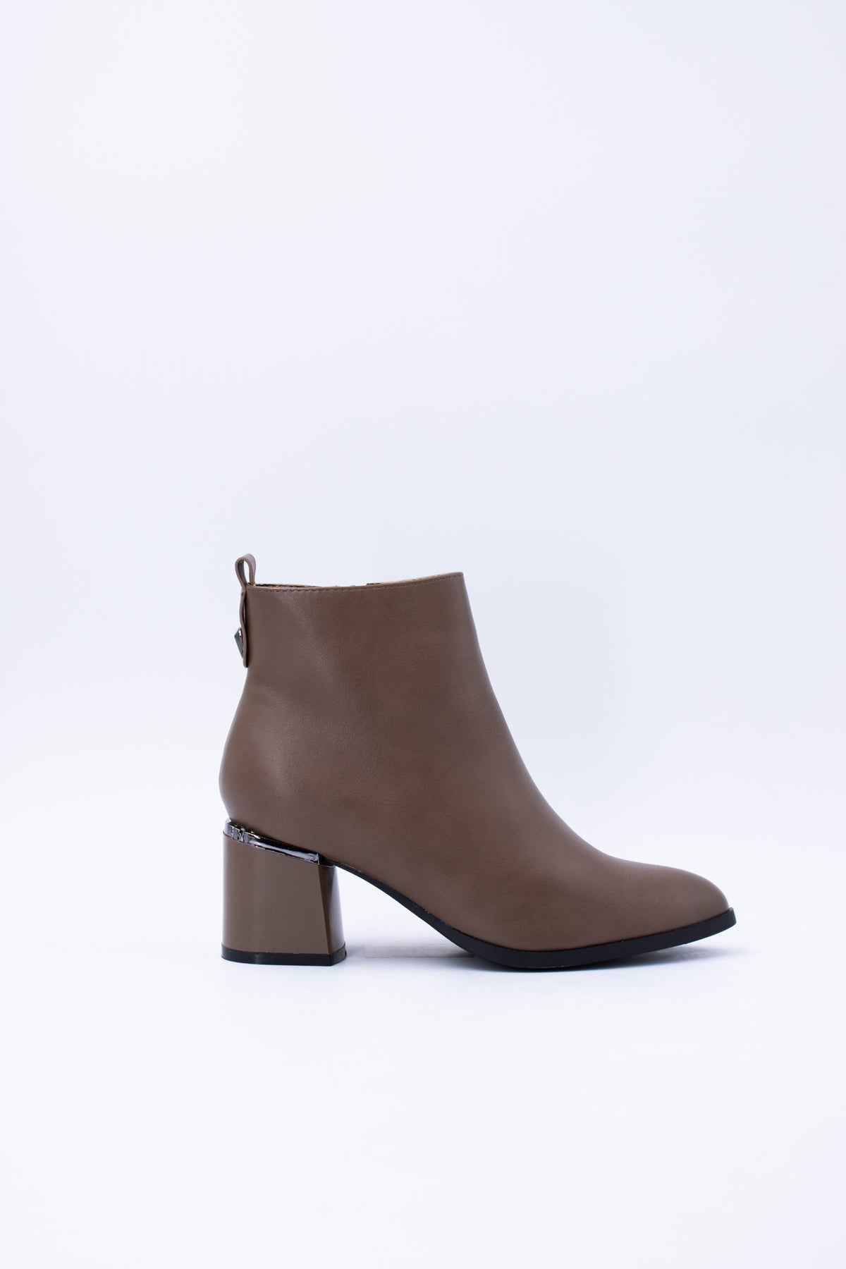 Boots Lora