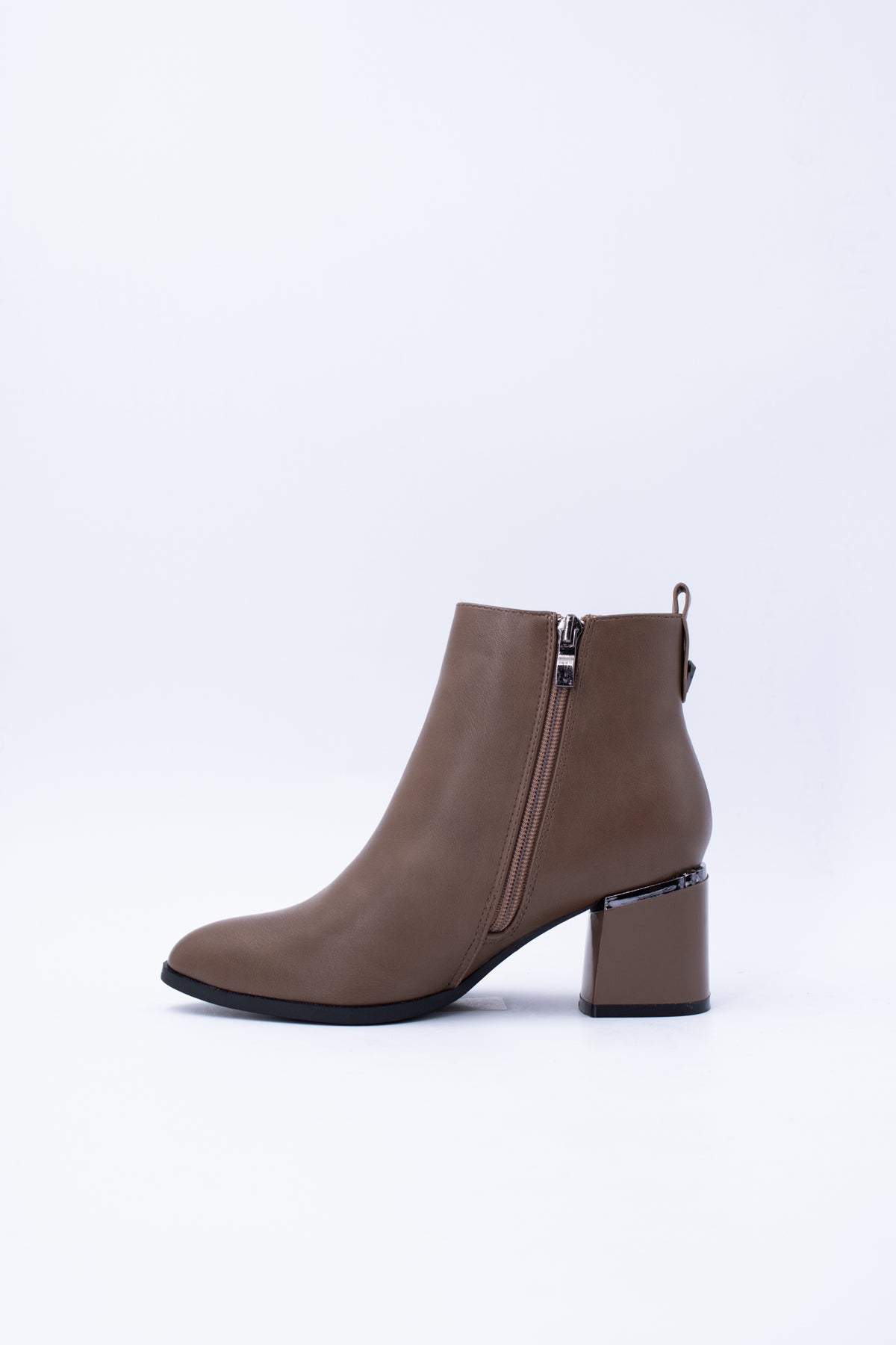 Boots Lora